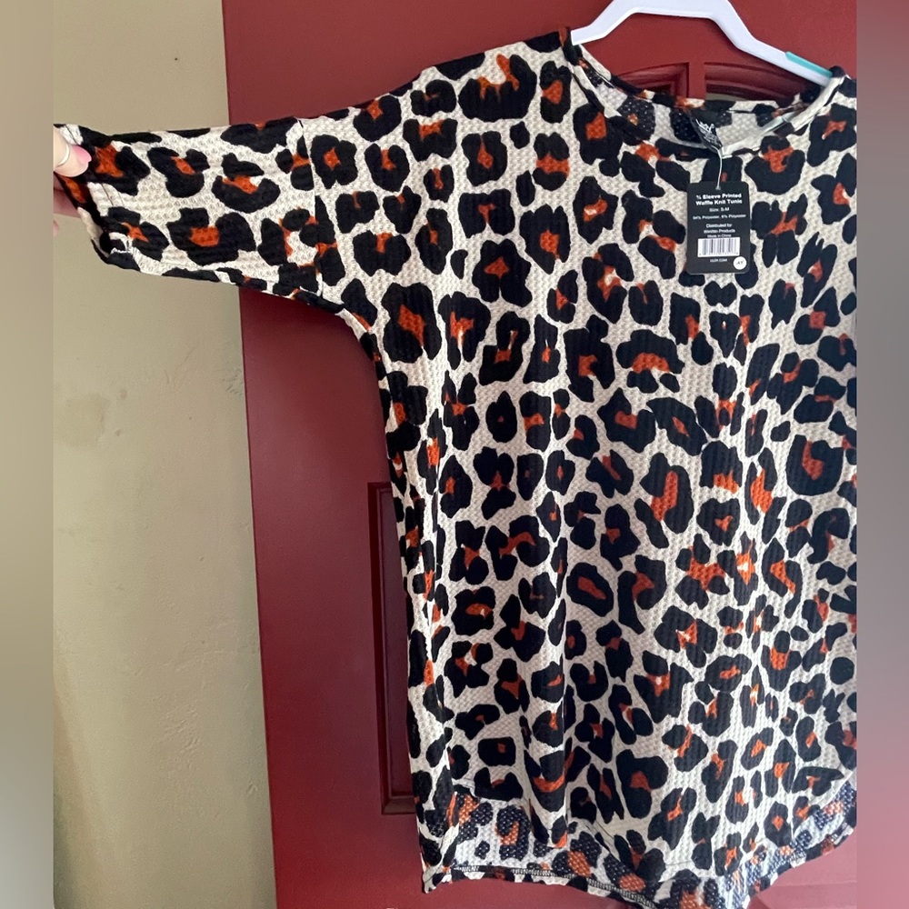 NWT LILDY cheetah print short sleeve waffle knit tunic